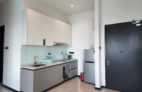 City Centre Condo | 2km bukit bintang,300m MRT,luxury facilities,9pax,many car parks