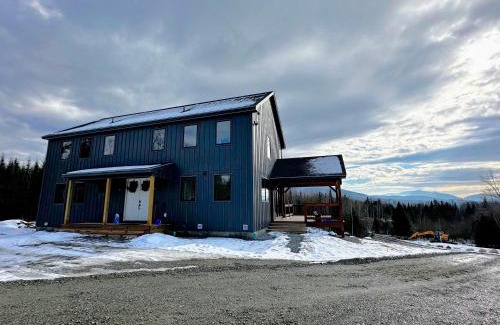 Franconia House | 2M New rustic contemporary home with stunning views, great amenities and perfect private location.