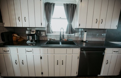 Millard House | 2Min Drive to I-80/Millard - Millard Area - West Omaha - Quiet Neighborhood