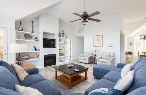 Corolla Village House | 2min Walk to Beach Pool Spa Game Room Big Yard