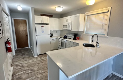 Sea Isle City Condo | 2nd Floor Getaway - 3 bedroom - 2 Bath- Right Next to the Beach and Downtown