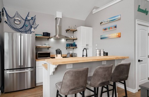 Port Bolivar House | 2nd Life - Charming house close to the beach with community pool & playground
