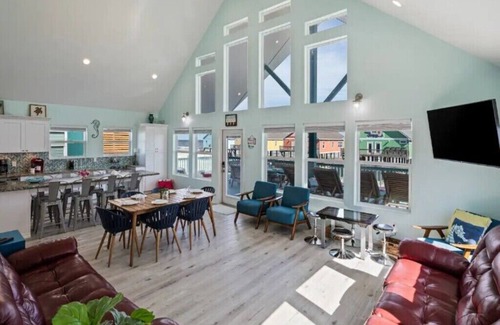 Port Bolivar House | 2nd row | Walk to Beach | Games