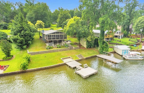 Lyman Cabin | 3/2 Lake Front - Hot Tub - 2 King Beds - Sleeps 8