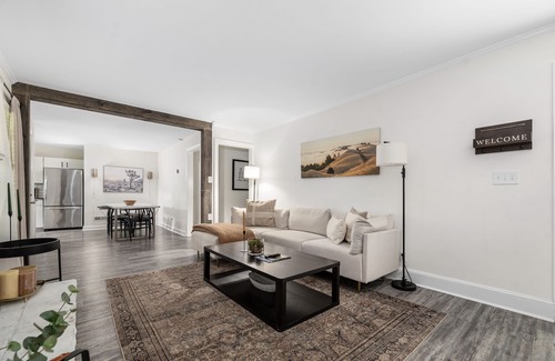 Sardis Forest House | 3,700 sqft-Luxe/Private Villa style Ranch in South CLT with King en Suite!