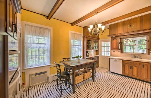 Sinking Spring House | 3-Acre Property: Charming Dutch Country Colonial