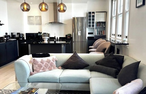 Canary Wharf Apartment | 3 Bdm Flat w/HotTub and RoofTop