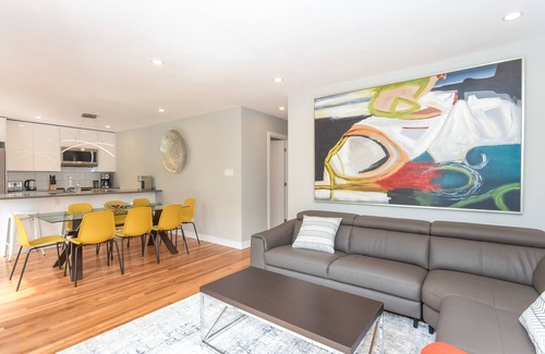 Ottawa Division Apartment | 3 bdrm, 3 bath - Executive Apt w/Outdoor Pool - Nepean