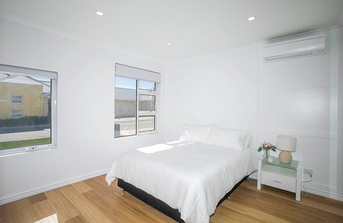 Clarkson House | 3 bdrm, 3 baths, Luxury Fresh Modern & accessible