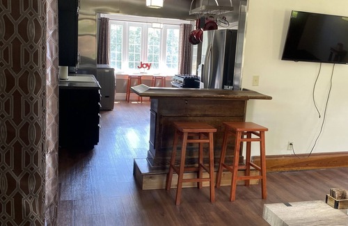 Athens House | 3 bdrm home, walking distance to OU & Court St. Pool, balcony, wi-fi, & parking