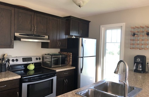 Grey Highlands Ski Chalet | 3 Bdrm Lakefront Cottage with Hot Tub In Blue Mountain