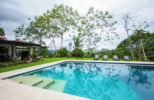 South Pacific Coast House | 3 BDRS, large pool & surrounded by nature!