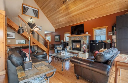 East Kootenay House | 3 Bears Cabin | Games Room | Firepit | Lux Kitchen