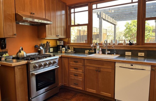 Poets Corner House | 3 bed/1 bath house in Prime Berkeley Location