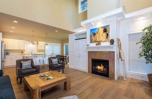 RiverWild House | 3 Bed 2.5 Bath Home, steps from the Deschutes River Trail!, in Bend