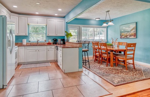 West Bradenton House | 3 Bed/2.5 Bath - Quiet location close to beach!