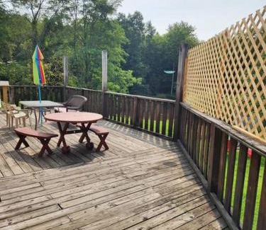 Byrnedale House | 3 bed/2 bath Riverside cabin