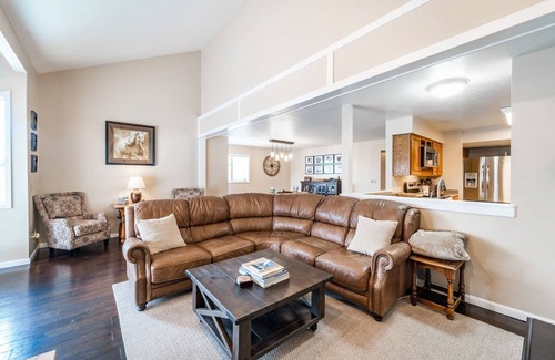 Cottonwood Heights Condo | 3 Bed, 2 Bath Condo. Perfect Location to Utah's Best Ski Resorts! 🚠
