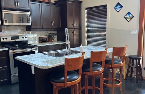 Regional District of Nanaimo House | 3 Bed, 3 Bathroom full house. A/C. Close to Parksville beach.Great for families!