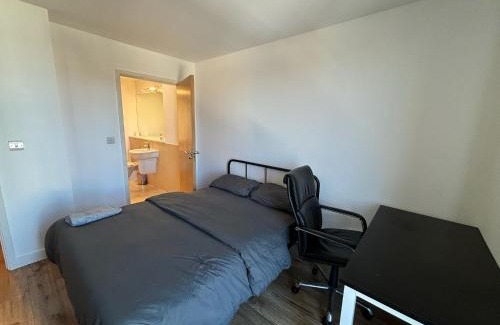 Evelyn Apartment | 3 Bed Balcony Greenwich Retreat