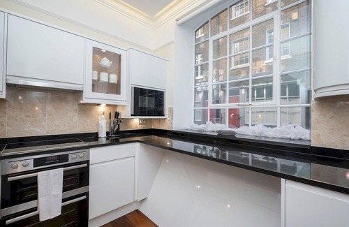 Barbican Apartment | 3-Bed Flat | Ensuite | Near Farringdon & Barbican | Pass the Keys