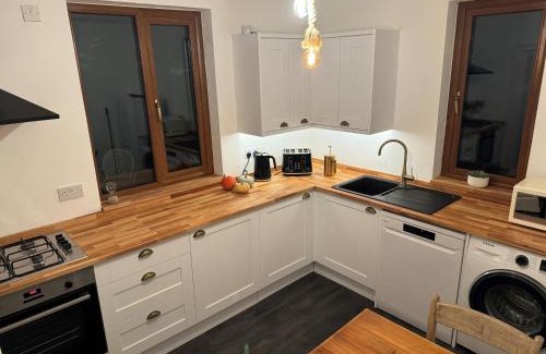 Hythe Apartment | 3 Bed Ground Floor Apartment - Hot Tub Optional Upgrade
