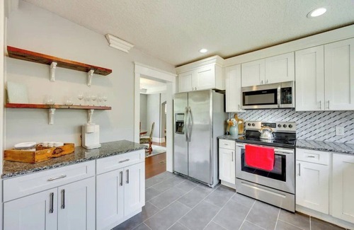 Springfield House | 3-bed Historic home minutes to EverBank Stadium in Springfield