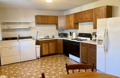 Bloomington House | 3-Bed Home In A Quiet And Secure Neighborhood