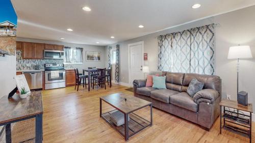 Berkley House | 3 bed home with huge yard near Hidden Lake