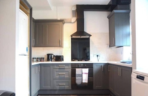 Finsbury Park House | 3 Bed House in the heart of Palmers Green, London.