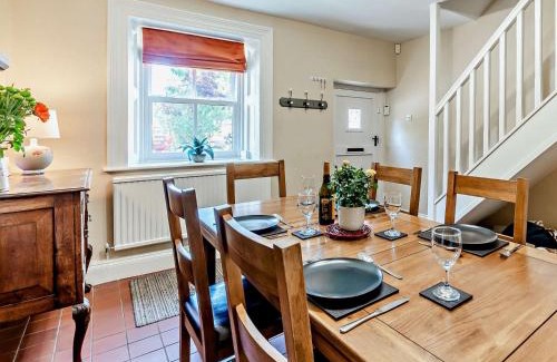 Baslow House | 3 Bed in Baslow PK908