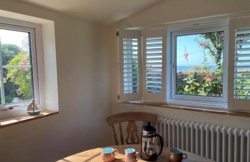 Charmouth House | 3 Bed in Charmouth 93420