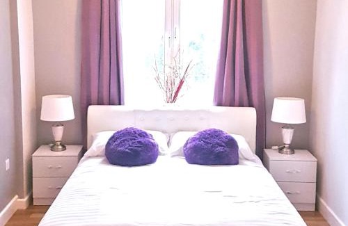 Northampton Apartment | 3 Bed Luxury Town Center Apartment with 50 inch 4K TV (Netflix & NowTV Ent. Pass)