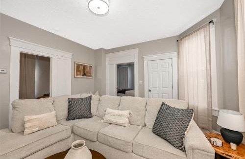 Tremont Apartment | 3 Bed Spacious 1st Floor Apt at Tremont