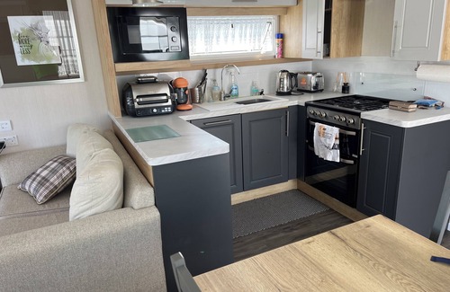 Caister-on-Sea House | 3 Bed Static caravan 12ftx38ft nr. beach & pool. New adventure land wrap decking