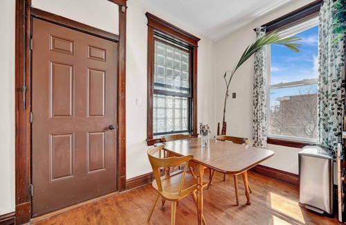 Berwyn Condo | 3 Bed Vintage Condo In Chicagolands Trendy Berwyn 3 Bedroom Condo by AllSet Turnover