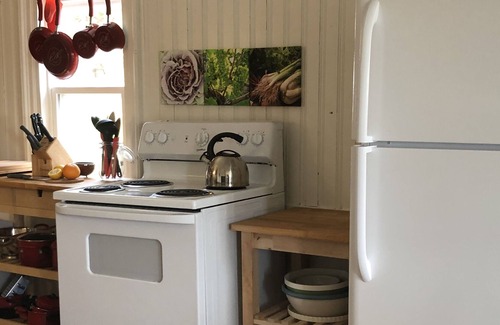Kingsburg House | 3 Bedroom 1 Bath 1790s Cottage near Hirtle's Beach