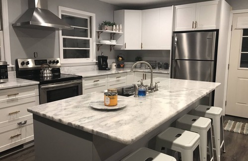 Monteagle House | 3 bedroom 1 bath vacation home, sleeps 6 people.