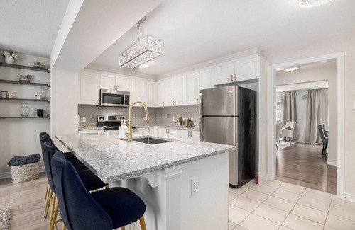Ottawa Division House | 3 bedroom 2.5 Bath house- Short-term