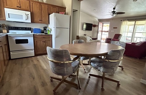 Stoutsville House | 3 Bedroom 2 Bath Cabin nestled in the woods minutes from Mark Twain Lake.