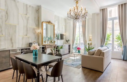Quartier du Mail Apartment | 3 Bedroom/2 bath close to louvre