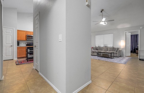 Chandler House | 3 Bedroom 2 Bath - Sleeps 7 with Pool - Near the Chandler Mall