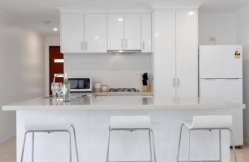 Munster House | 3-Bedroom, 2-Bathroom Family Home in Lake Coogee