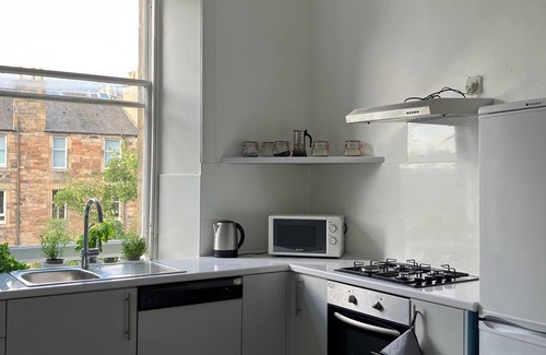 Morningside Apartment | 3-bedroom, 2nd flr flat with WiFi in much loved district of enchanting Edinburgh
