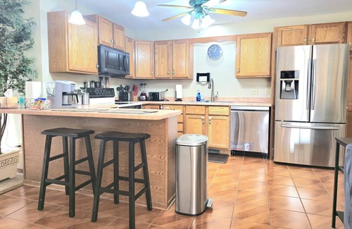 Poland Condo | 3-bedroom, 3-bathroom condo in fantastic Poland with WiFi, AC, fitness room