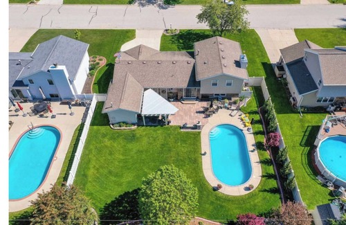Ashwaubenon House | 3 bedroom 3 full bath, Pool, Hot Tub, huge patio