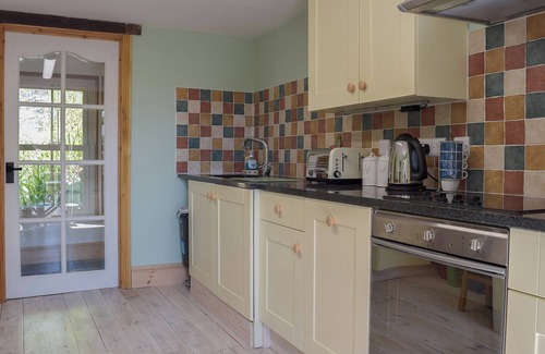 Laugharne Cottage | 3 bedroom accommodation in Laugharne, near Pendine