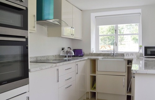 Pentre Gwenlais Cottage | 3 bedroom accommodation in Llandybie, near Llandeilo
