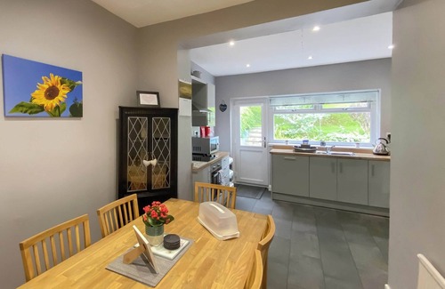Mawr Cottage | 3 bedroom accommodation in Craig-Cefn-Parc, near Clydach