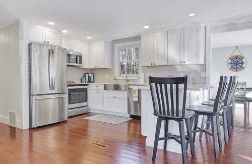 Moody House | 3-bedroom Air Conditioned Home recently updated in Moody, 5-minute walk to beach